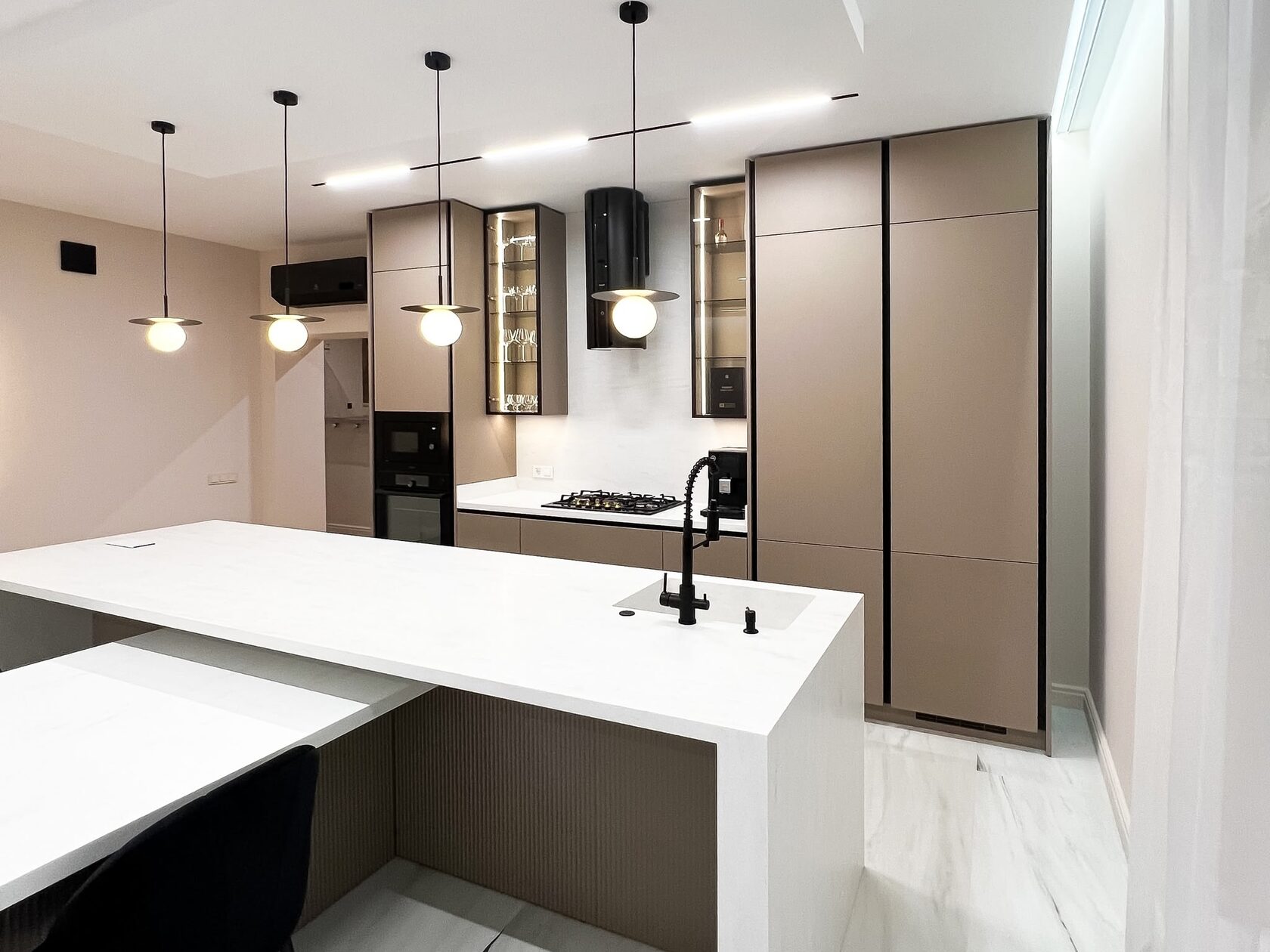 Освещение кухни: три уровня света