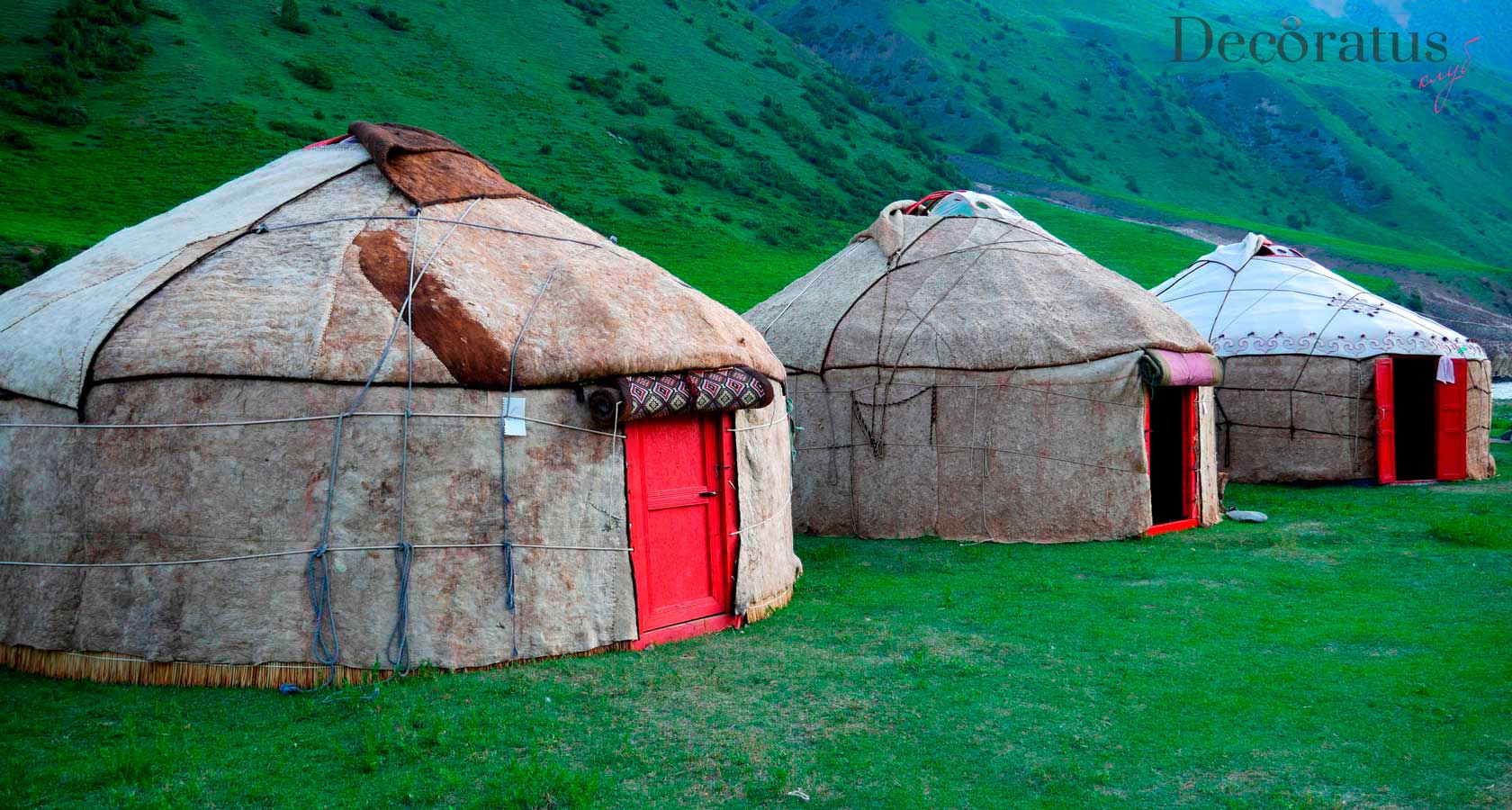 киргизская юрта джайлоо пастбище кочевников киргизии в чон алайской долине