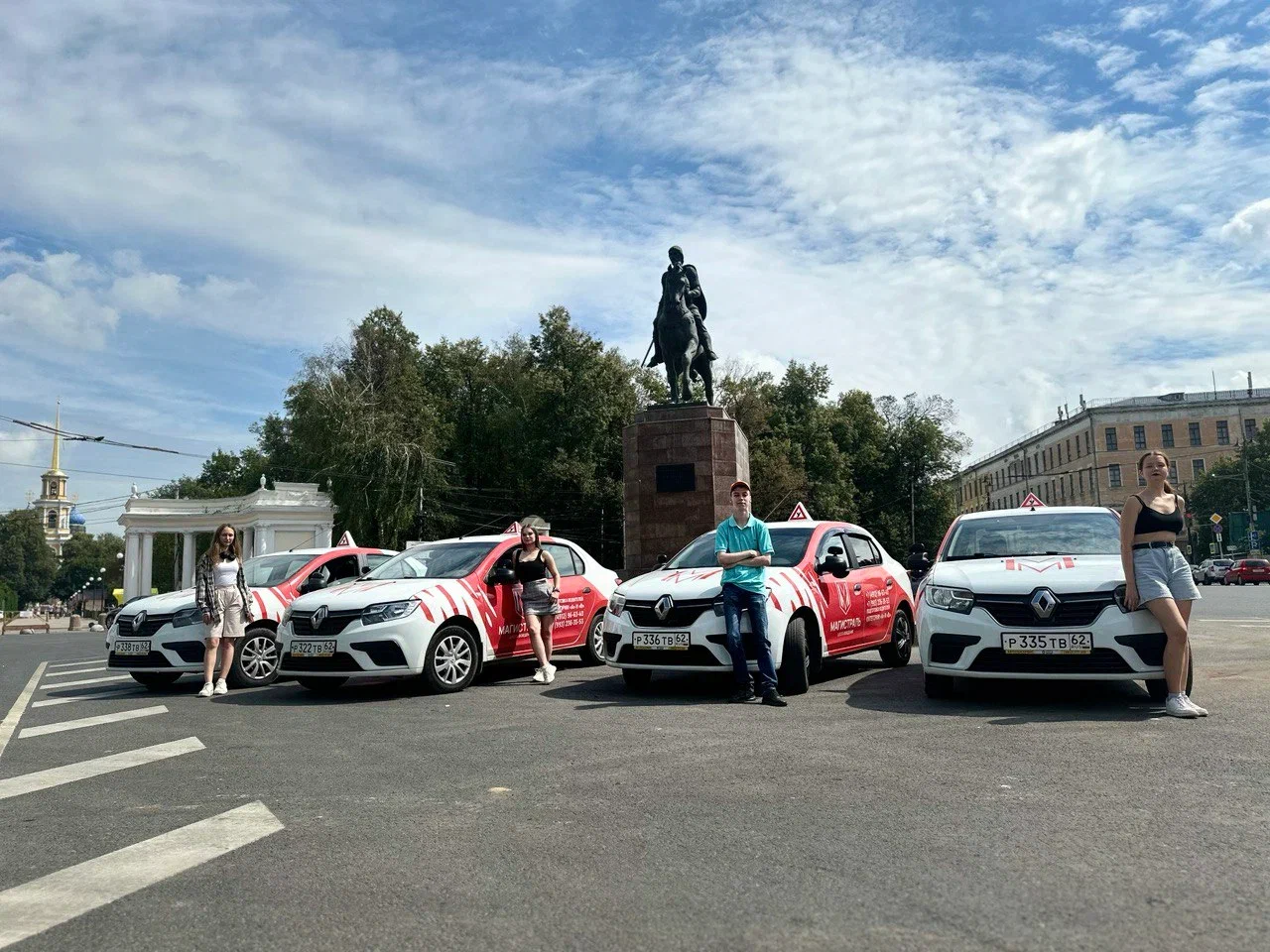 Автомобили автошколы Магистраль
