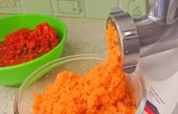 Приготовление икры из баклажанов на зиму через мясорубку: шаг 4