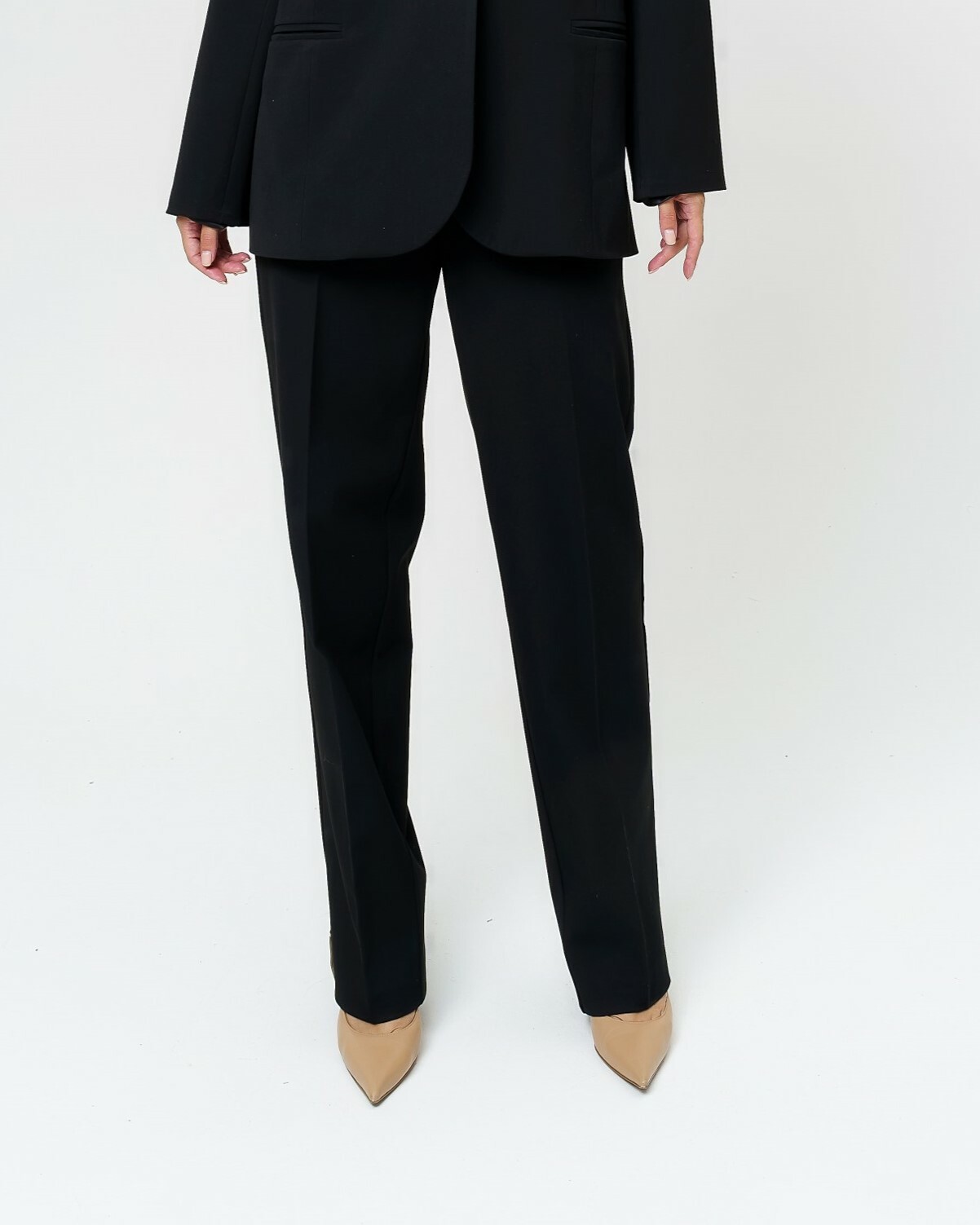 брюки классические черные дизайнерские зауженные с высокой талией и стрелками застежка на пуговице и молнии купить в интернет-магазине Greshi so mnoy