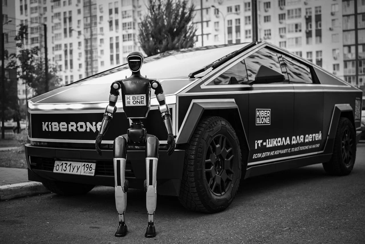 CyberVanya и Cybertruck KIBERone вместе