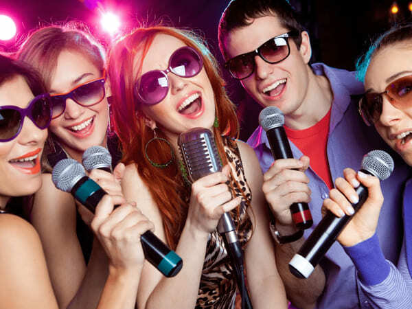 Семейный лагерь - поем караоке