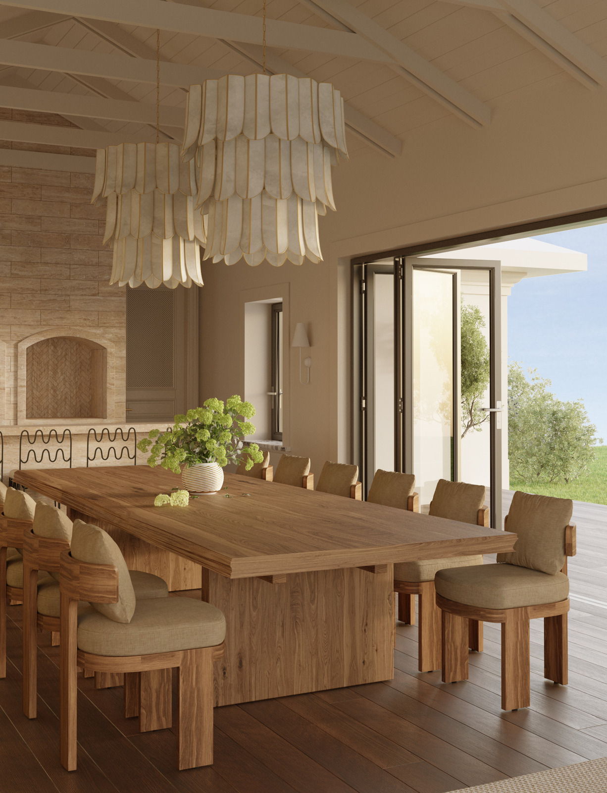 Малый дом с солнечной гостиной с большим столом в спокойной цветовой гамме. Дизайнер интерьера Екатерина Фёдорова