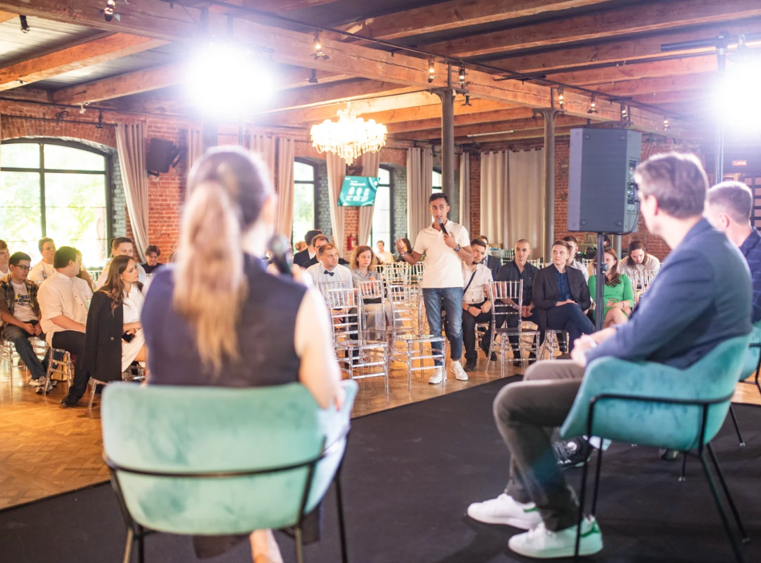 Провести деловую конференцию в Москве