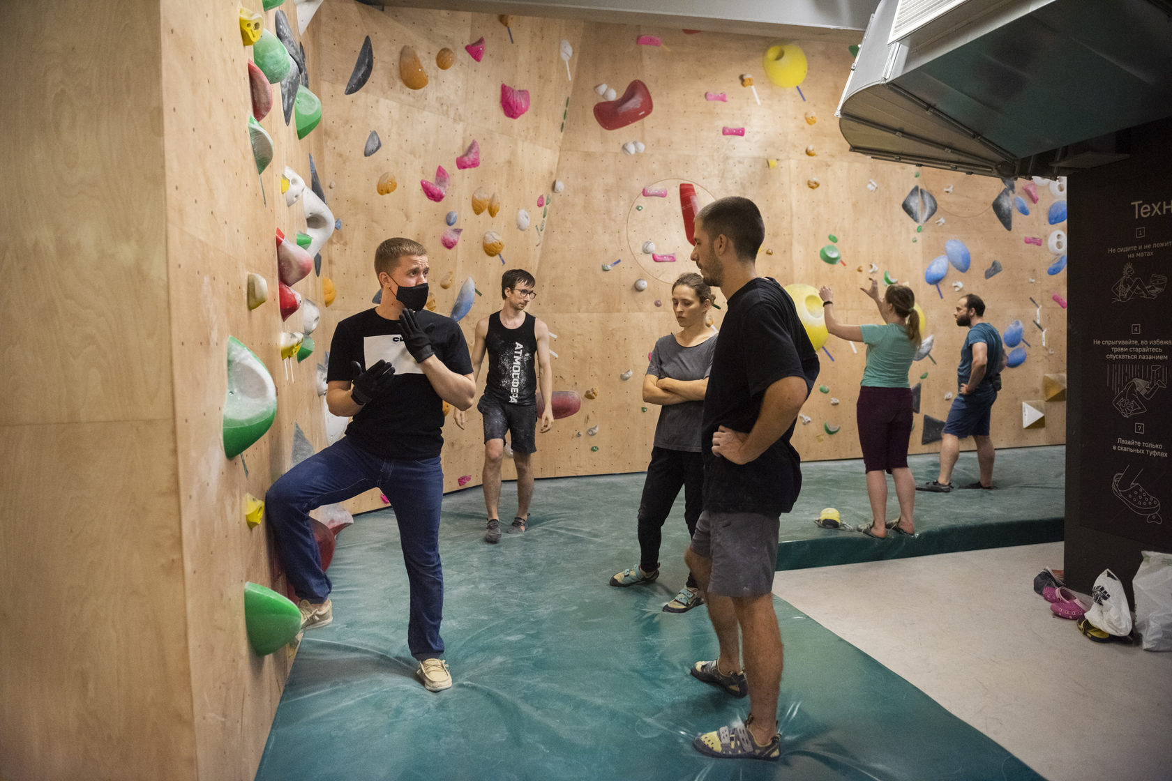 Скалолазание в москве для начинающих взрослых. Скалодром климб Лаб. Climb Lab скалодром на Бутырской. Москва огородный проезд 10 стр 6 Climb Lab. Скалолазание в Москве.