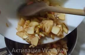 Приготовление янтарного яблочного варенья дольками на зиму: шаг 3