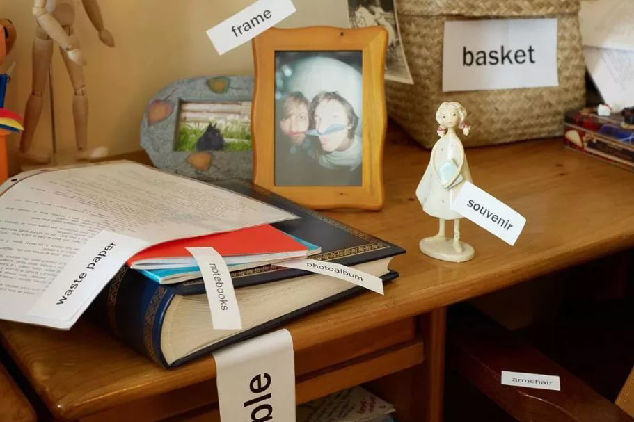 nadpisi-na-stikerakh-doma-dlya-izucheniya-anglijskogo