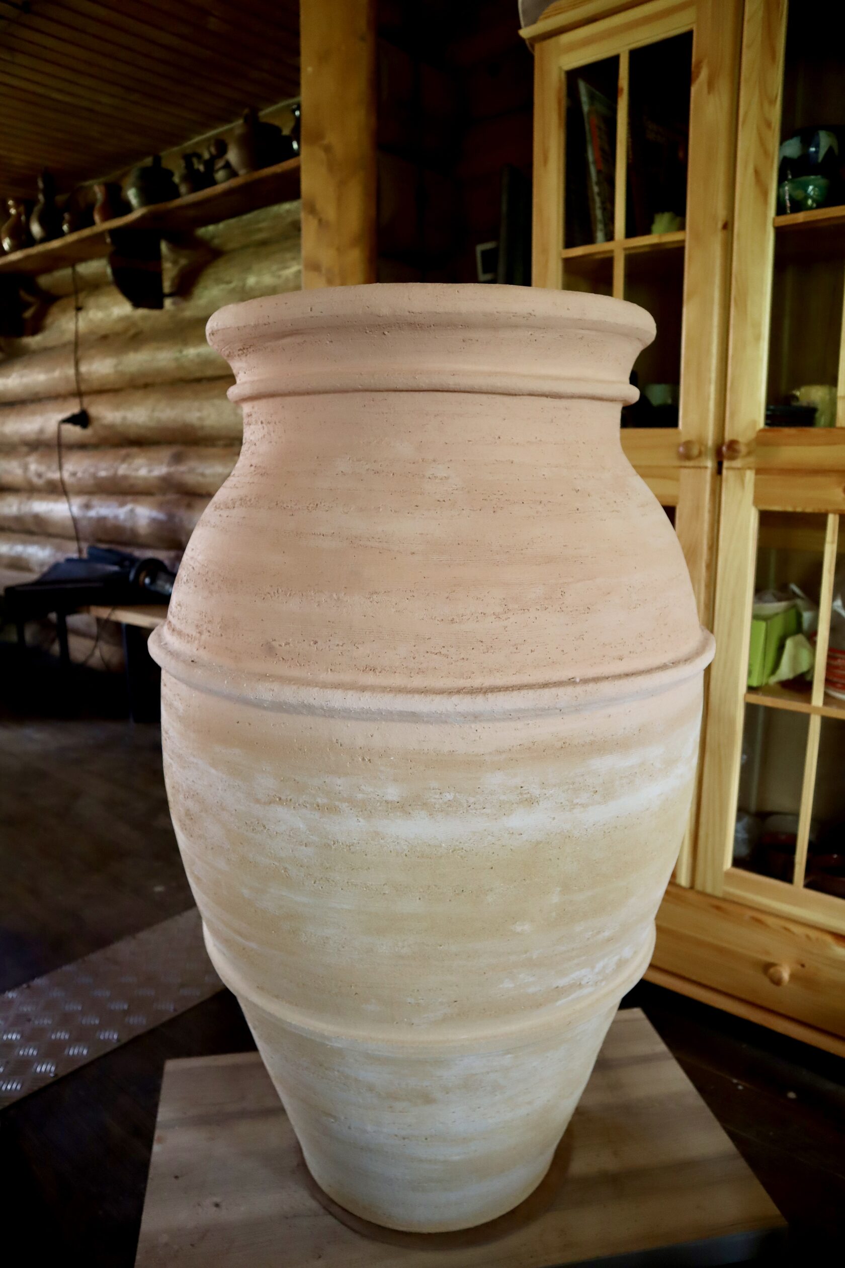 Большой керамический вазон