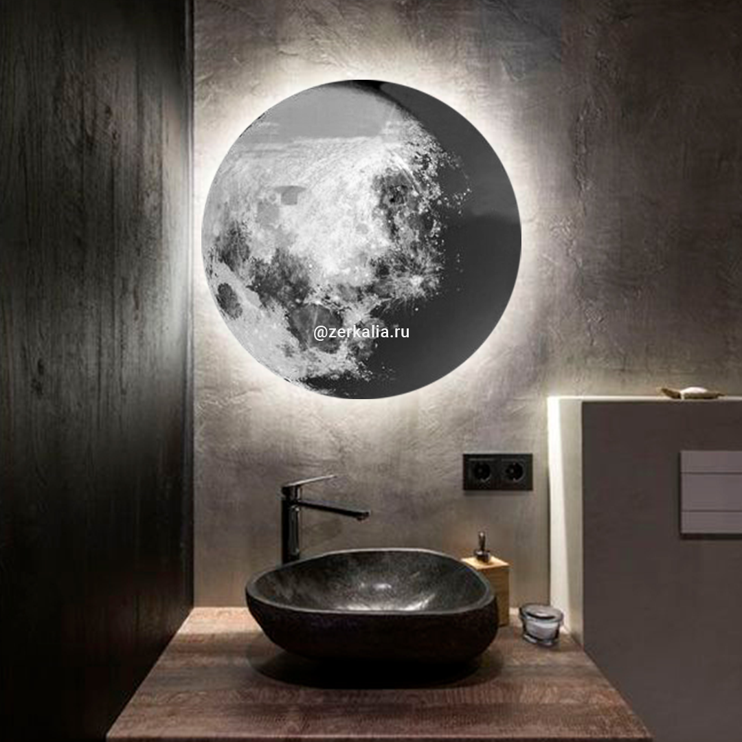 Зеркала moon. Зеркало Луна. Зеркало полумесяц. Луна в интерьере на стене. Необычные зеркала.