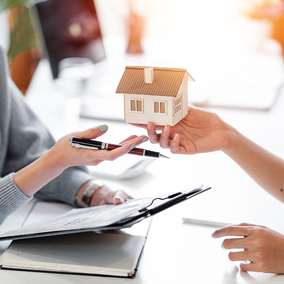 Ипотека и кредит под залог имущества. Основные отличия  и преимущества