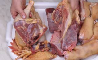 Приготовление холодца из свинины, говядины и курицы: шаг 2