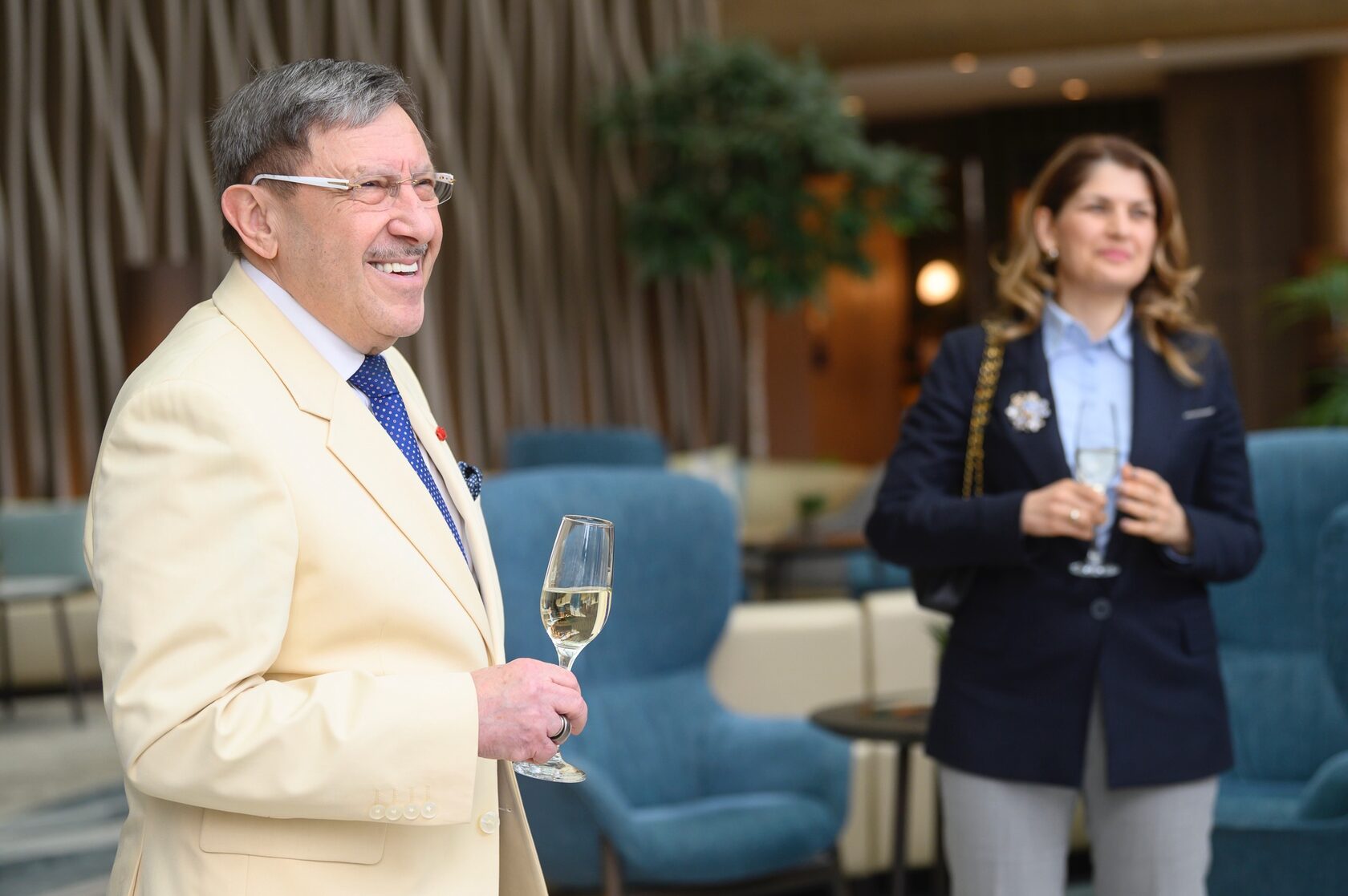 Максим Бехар приветства гостите на CEO Only Lunch в Hilton Sofia преди началото на бизнес срещата