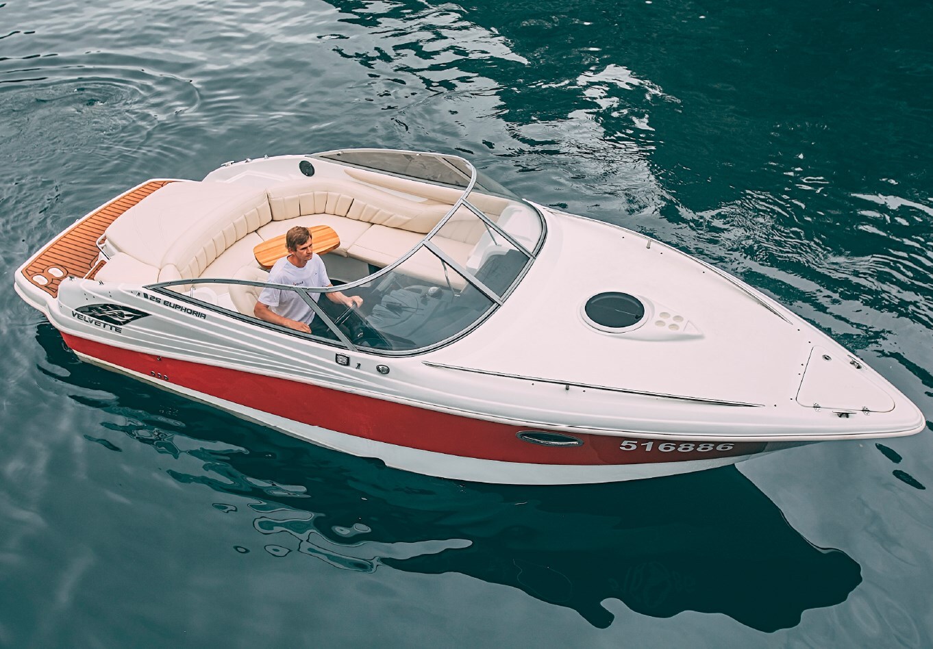 Катер Эйфория - в облаках