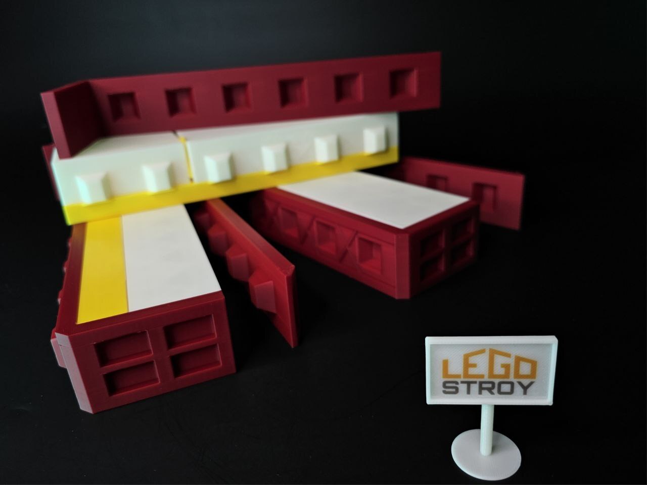 Замковые блоки LegoSTROY в масштабе на выставочном макете