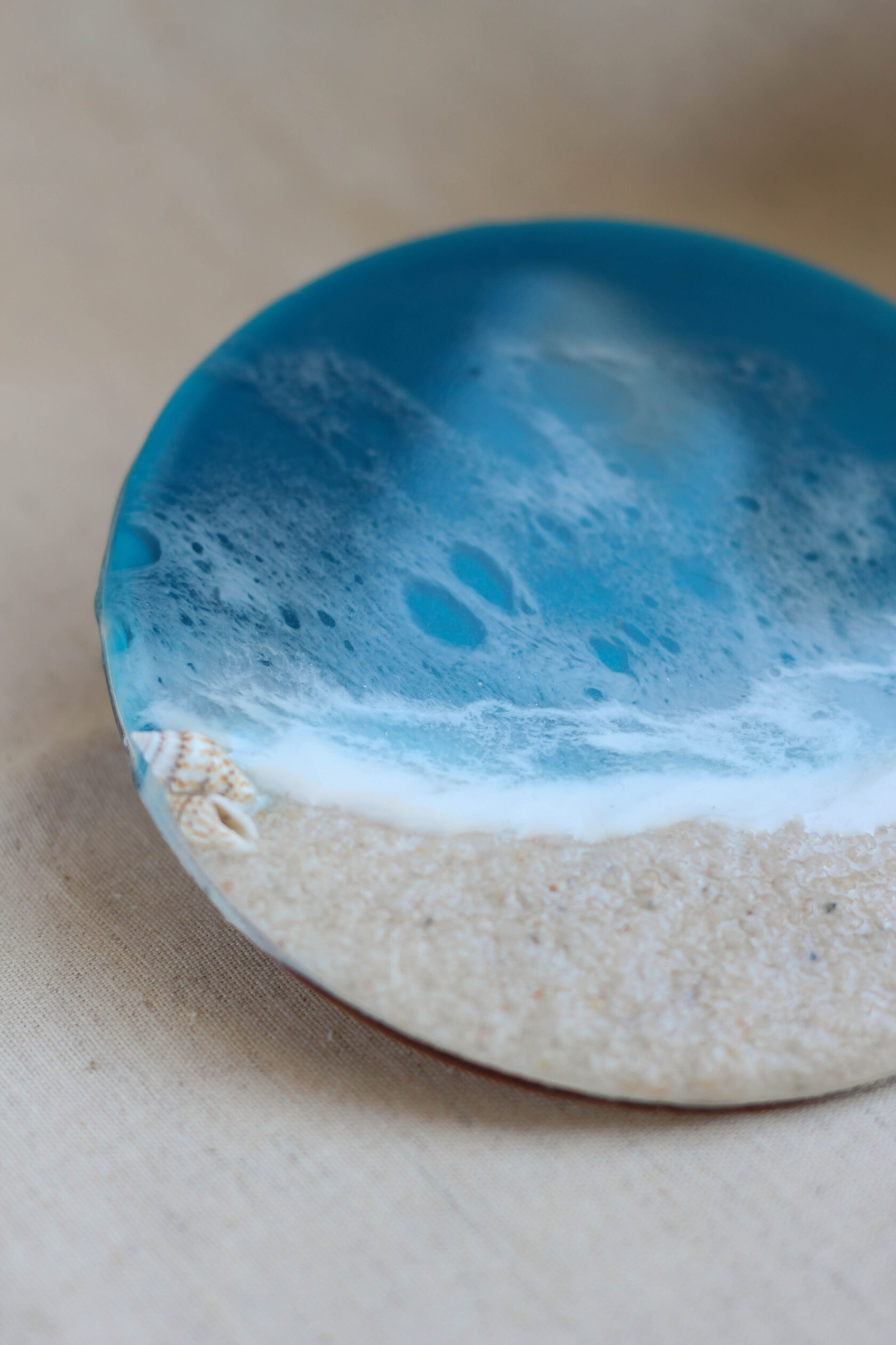 Круглый подстаканник из эпоксидной смолы с эффектом моря