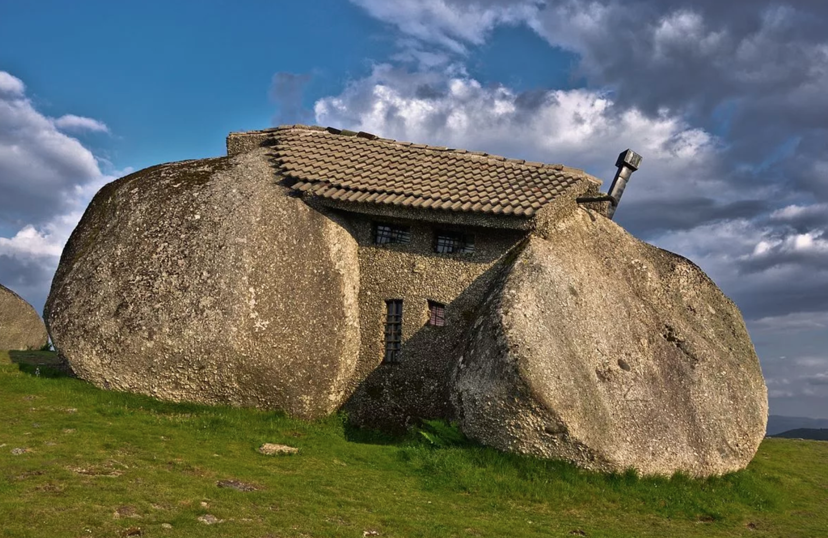 Casa do Penedo что внутри