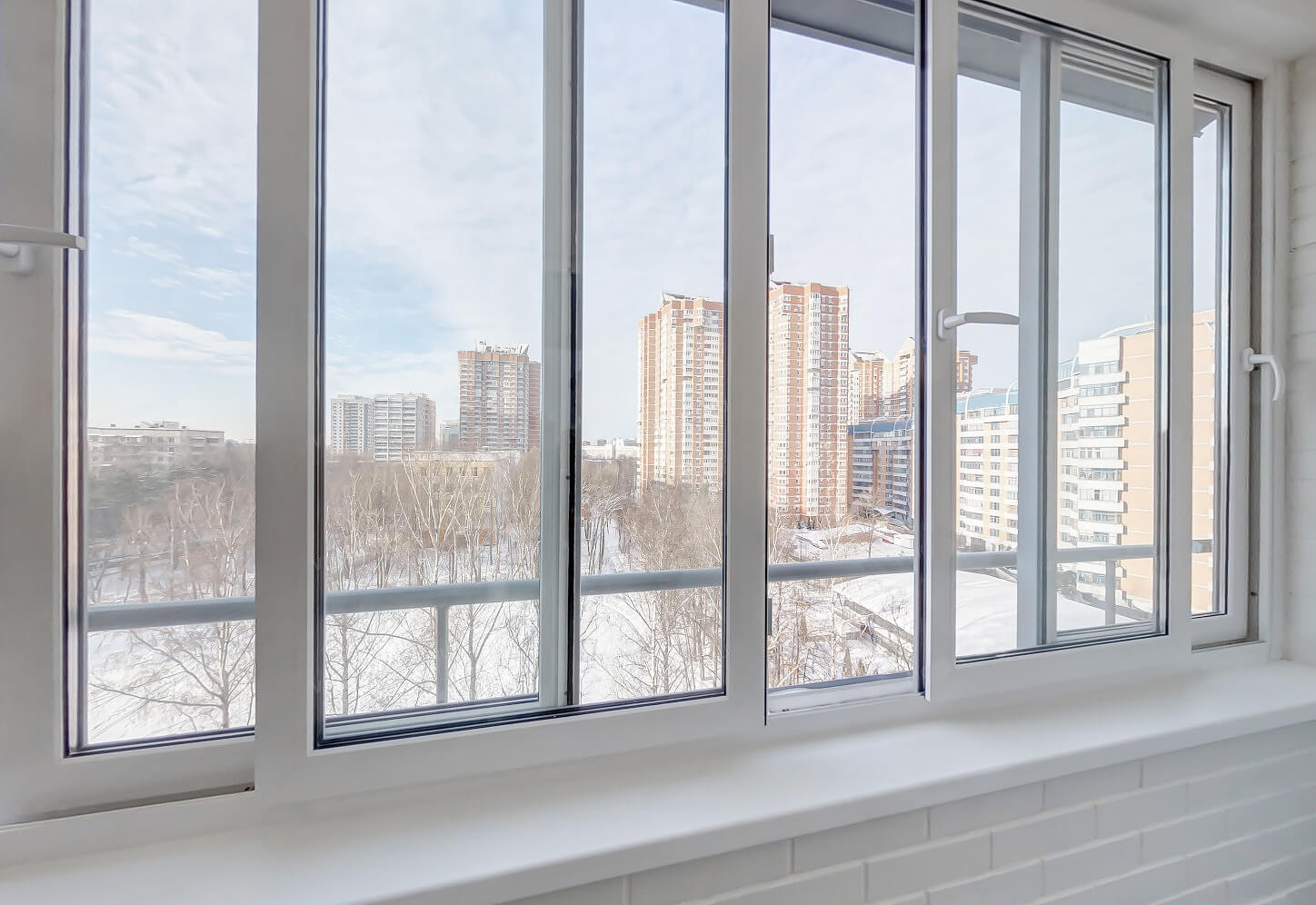 Холодное пластиковое окно. Остекление ПВХ VEKA балкон.