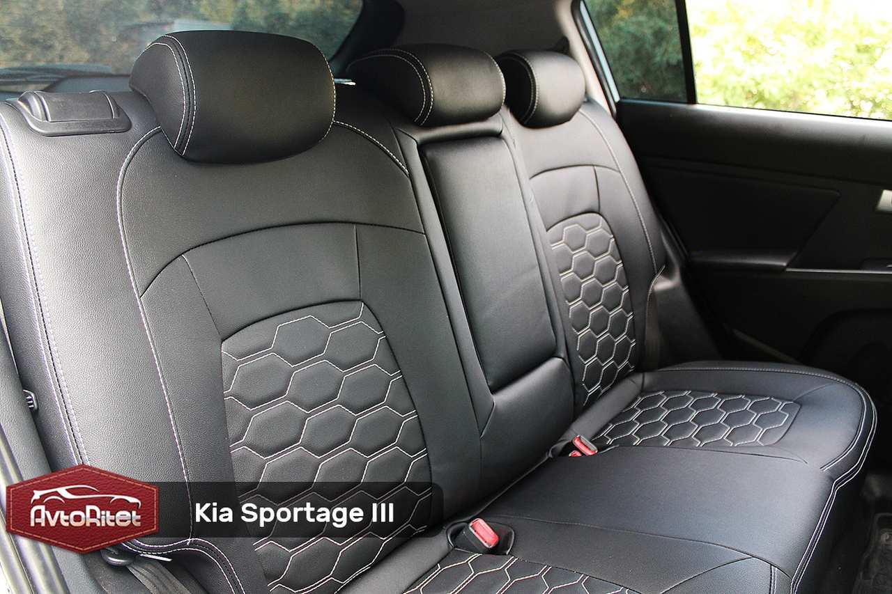 Каркасные чехлы Киа Спортейдж 5 поколения. Каркасные Авточехлы на Киа Спортейдж 3 из экокожи с красной строчкой. Пластик сидения Kia Sportage 3. Каркасные чехлы Kia Sportage 4.