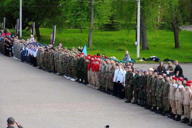 участники Зарницы 2.0 построение команды Великие Луки военно патриотическая игра Псковская область дети подростки