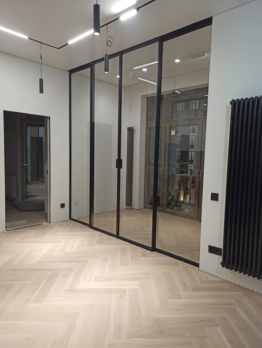 Стеклянная перегородка в гардероб