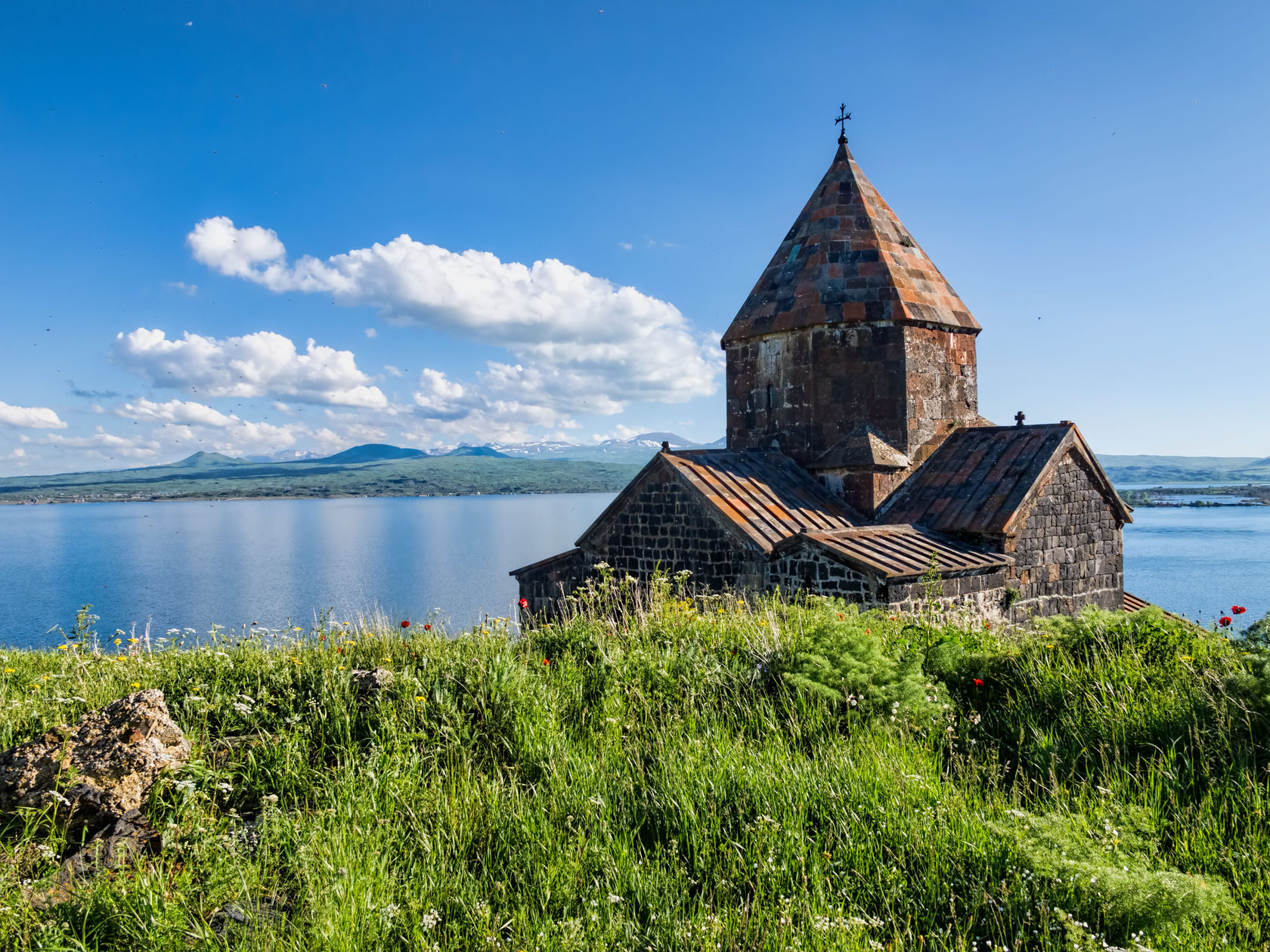 Озера севан армения фото