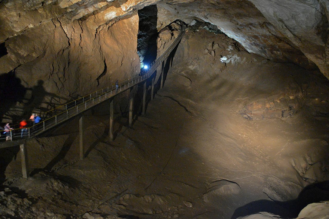 Новоафонская пещера зал Махаджиров