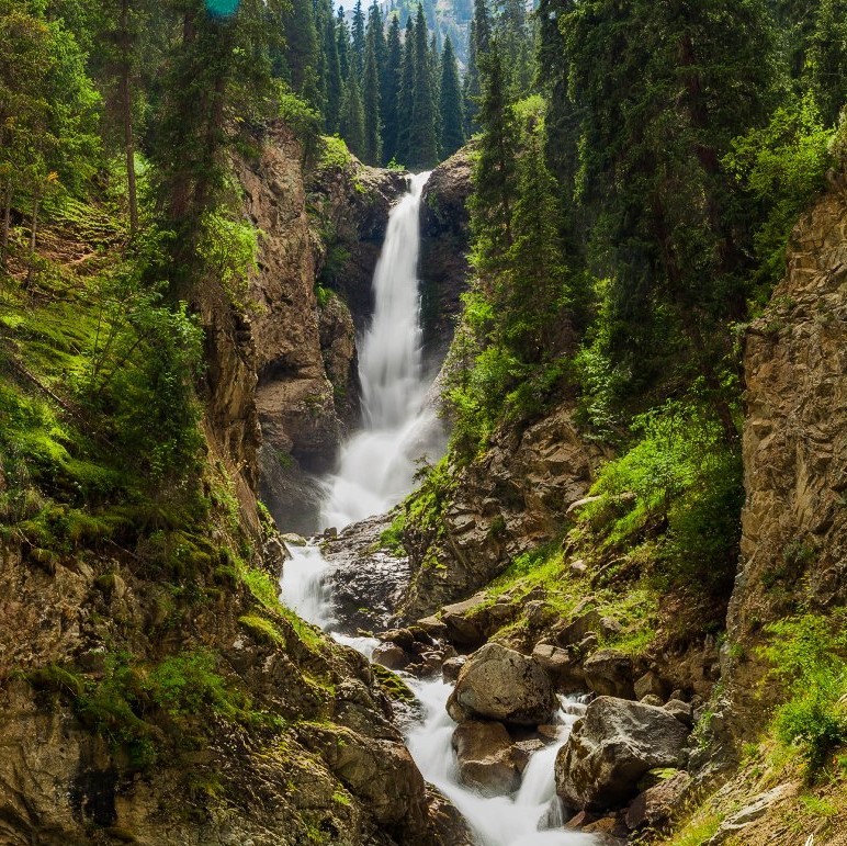 Водопад девичьи слезы Киргизия