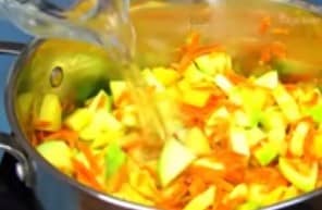 Приготовление супа-пюре из кабачков с плавленным сыром: шаг 9