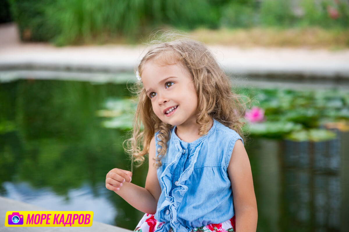 детская фотосессия в Крыму, портрет девочки на природе