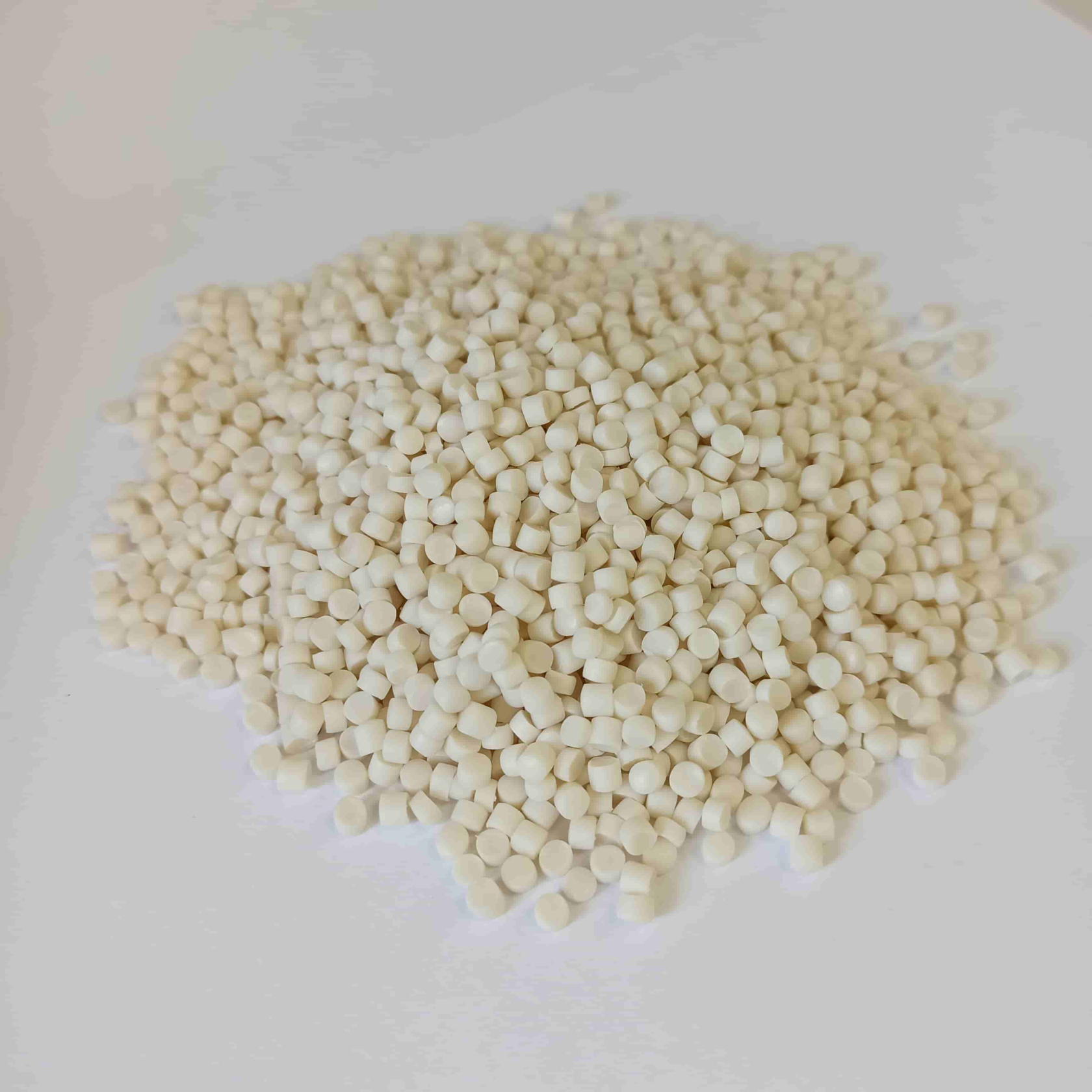 Горсть пластиката И40-13 натурального цвета