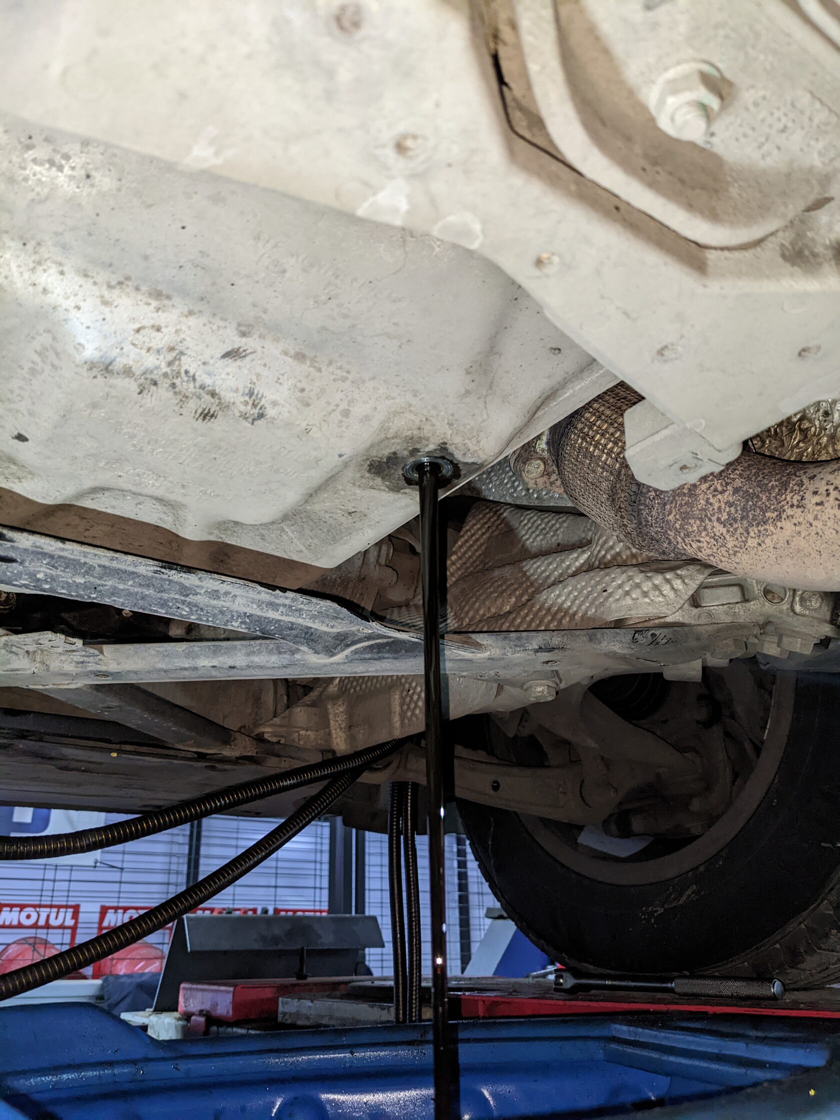 Замена масла в торсене ауди. Замена масла акпп audi q5. Замена масла акпп audi q5. Фильтр акпп ауди q5. Шланг акпп ауди тт.