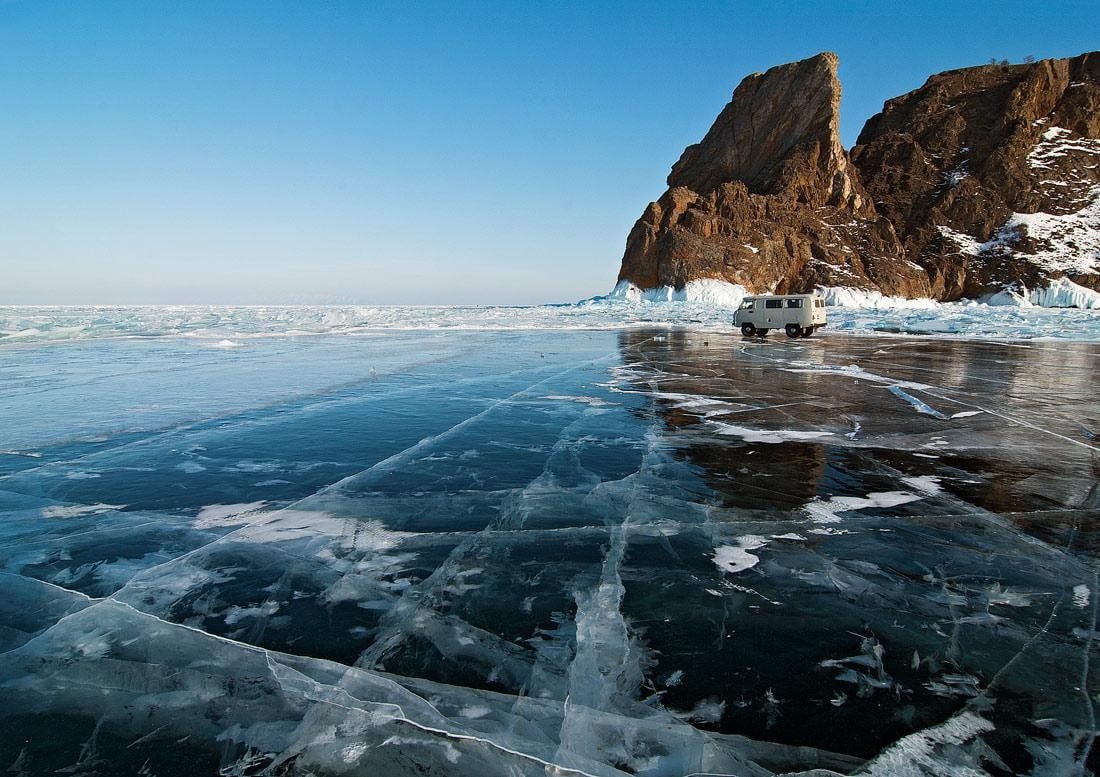 байкал зимой листвянка. озеро байкал зимой лед. байкал зимой 2024. улан удэ озеро байкал. байкал песчаная бухта ольхон.