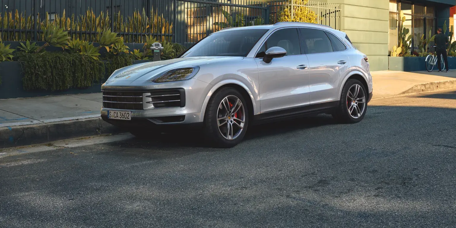 Porsche Cayenne S, вид спереди и сбоку, иллюстрация производителя