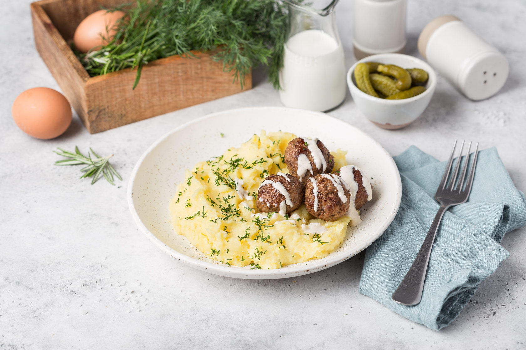Мясные фрикадельки с картофелем – рецепт приготовления с фото | Elementaree