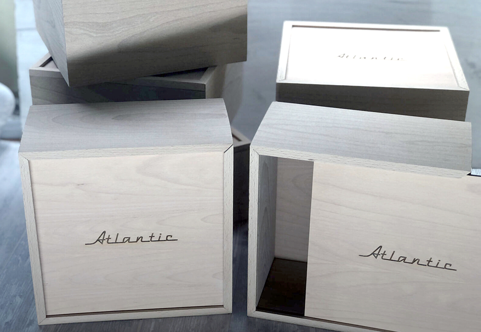 фрезеровка ящиков пеналов с логотипом компании