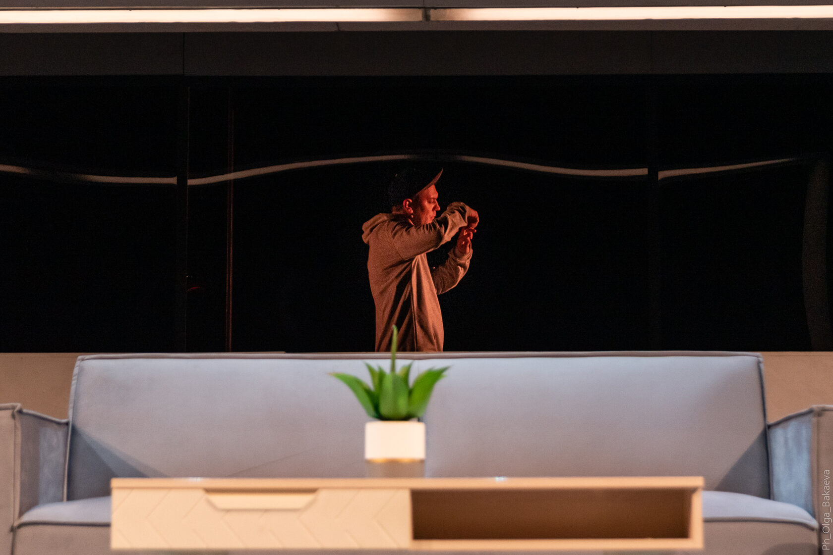 Тюз сын. Табакерка театр старший сын. Тюз саратов я бабушка илико и илларион актеры. Спектакли иркутского тюза старший сын. Старший сын вампилов спектакль.