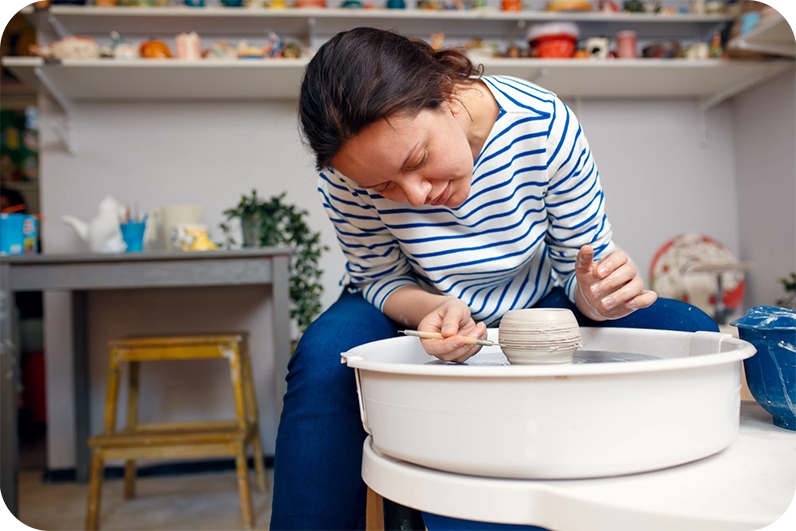 фото нанесения макияжа на лицо девушки 