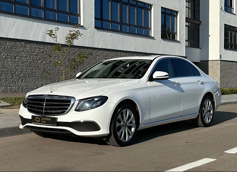Mercedes-Benz E-Class аренда и прокат в Нижнем Новгороде Демидов Парк автопрокат