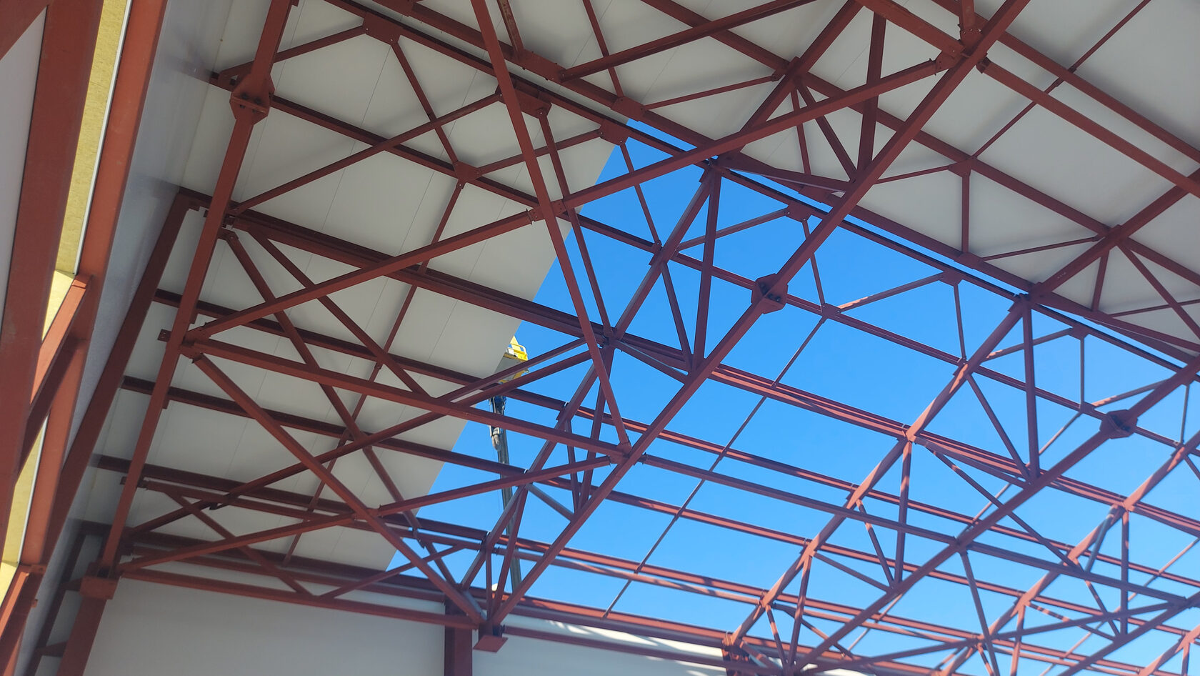 Монтаж кровельных сэндвич панелей кранового завода