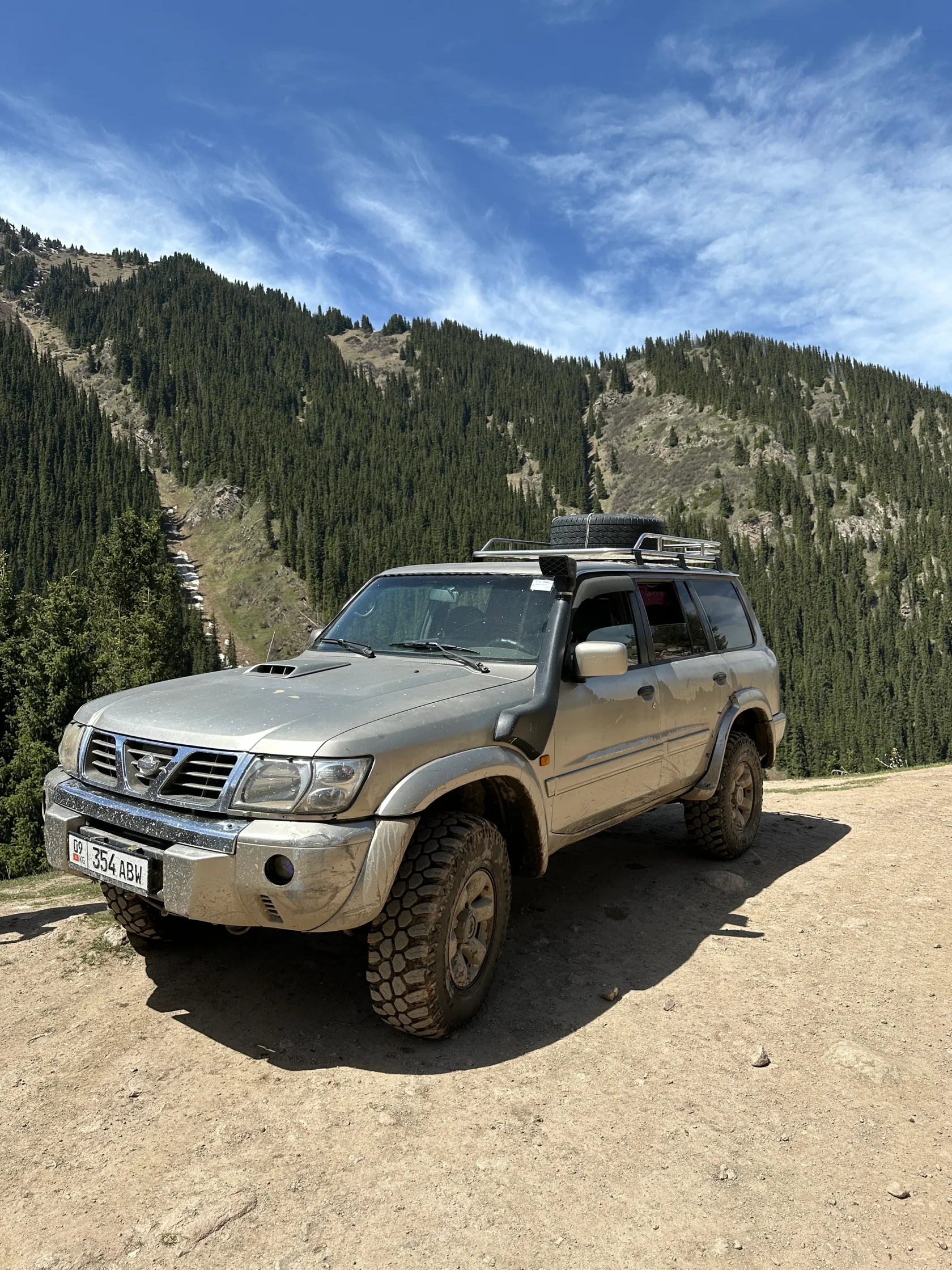 4x4 car kyrgyzstan off road