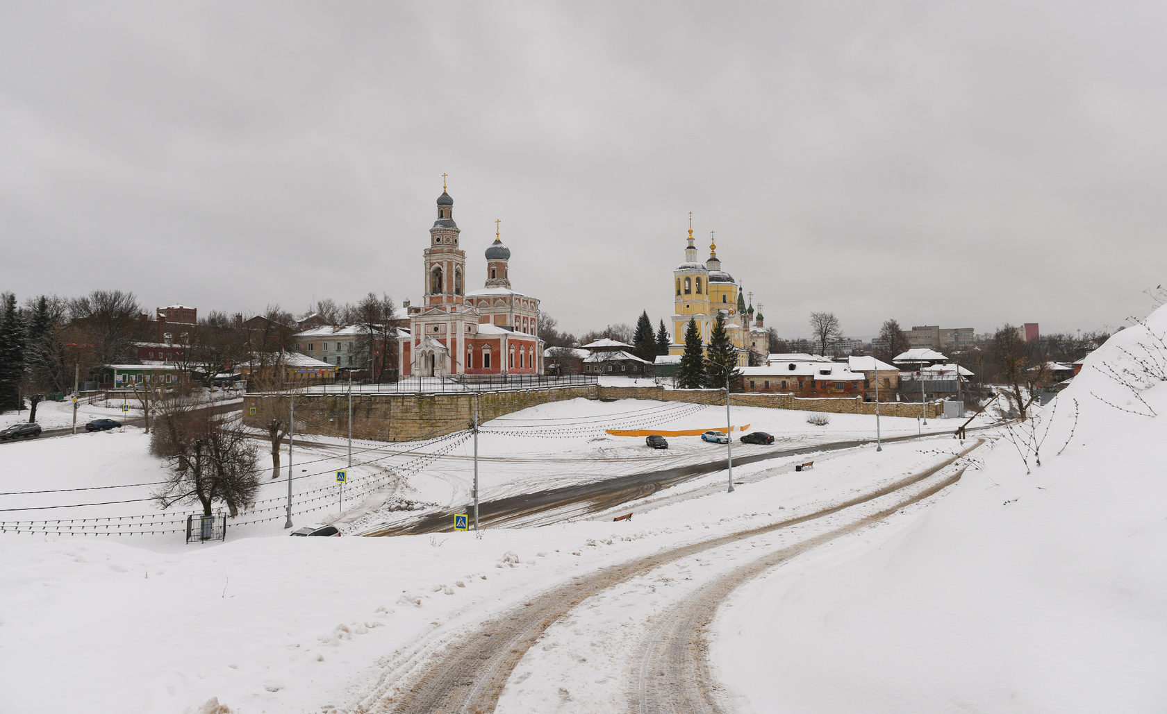 Серпухов зимой. Соборная гора Серпухов зима. Серпухов Соборная гора зимой. Соборная гора Серпухов зима 2021. Ансамбль посадских храмов в Серпухове.