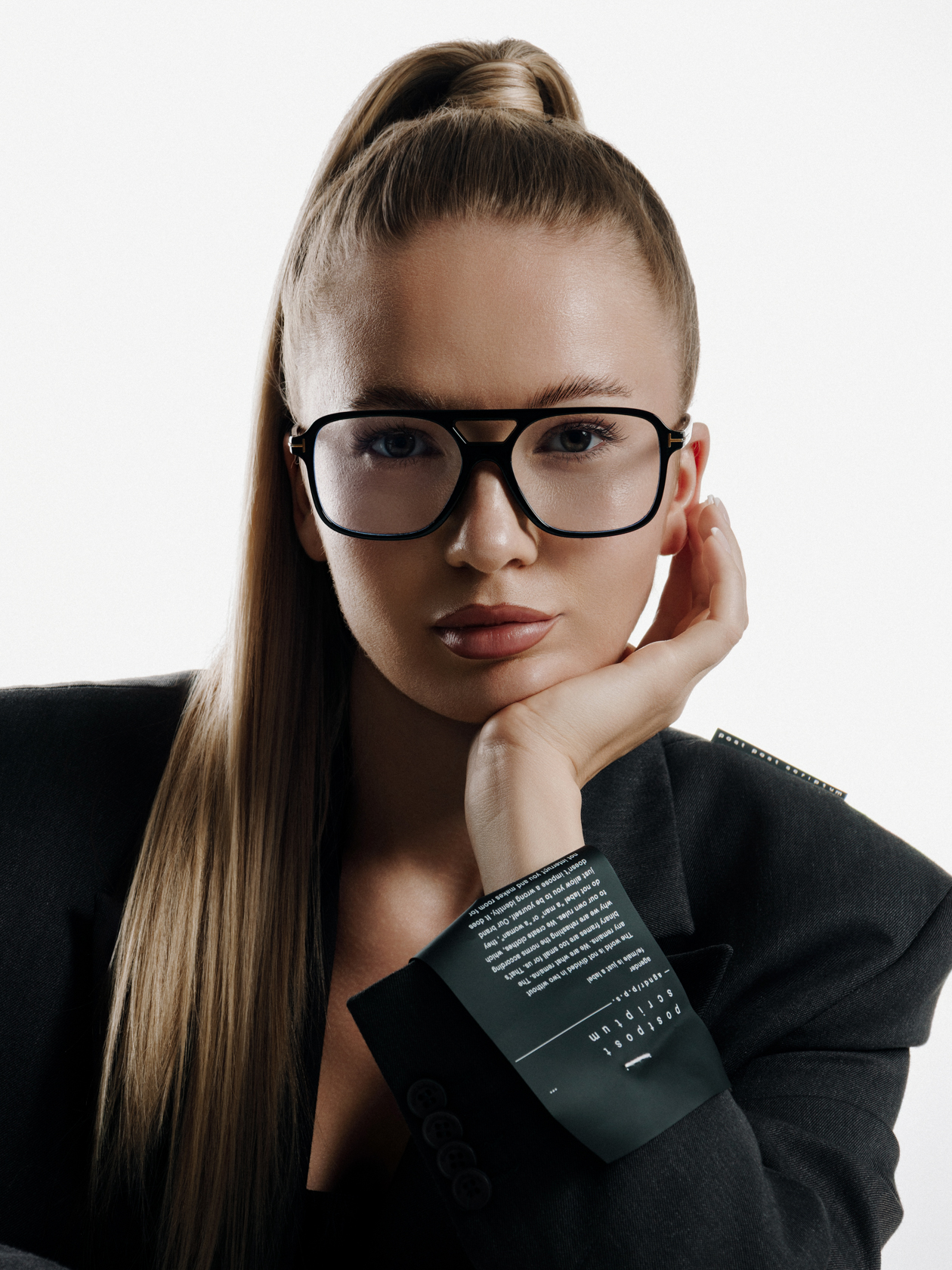 Съёмка мастера по ламинированию ресниц TANIBROWS