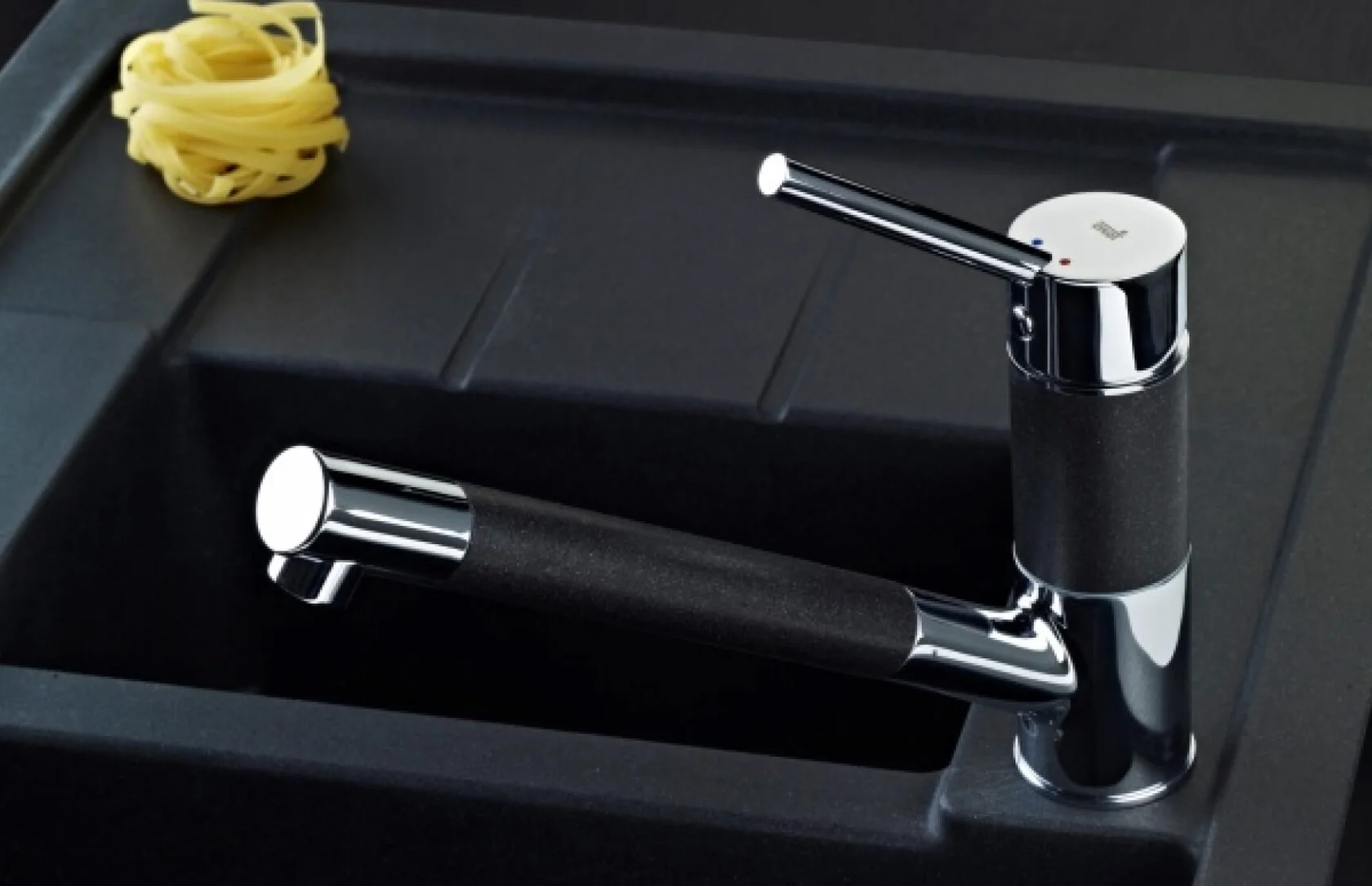 Смеситель для раковины на кухне