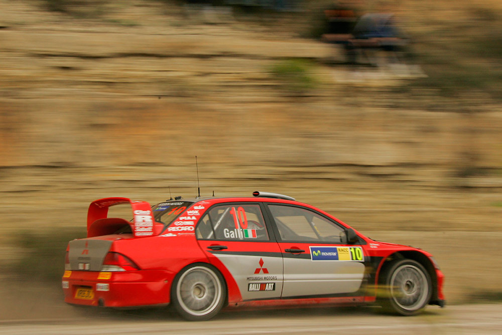 Джиджи Галли и Гвидо д&amp;#39;Аморе, Mitsubishi Lancer WRC 05 (KR05 ZKJ), ралли Каталония 2005/Фото: Mitsubishi Motors