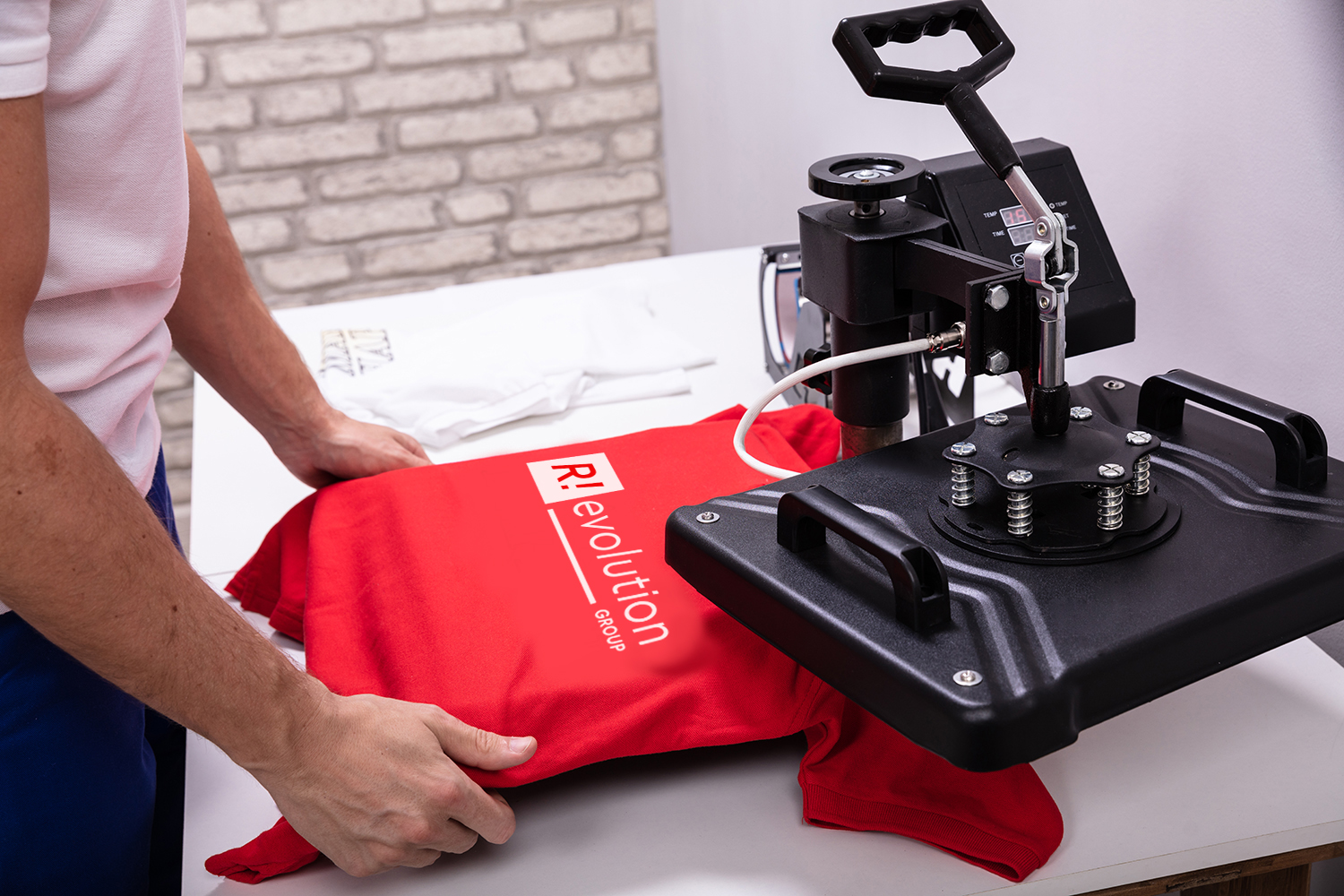 T clad. Print on demand. Пресс для принта на футболках. Оборудование для Print-on-demand. T-Shirt Printing.