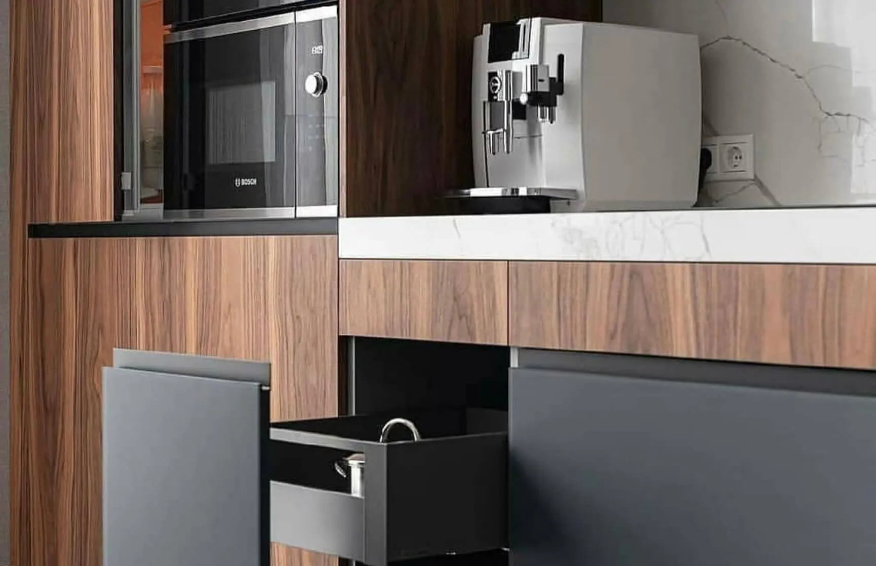 Кухня в сером цвете в суперматовом покрытии фото 2