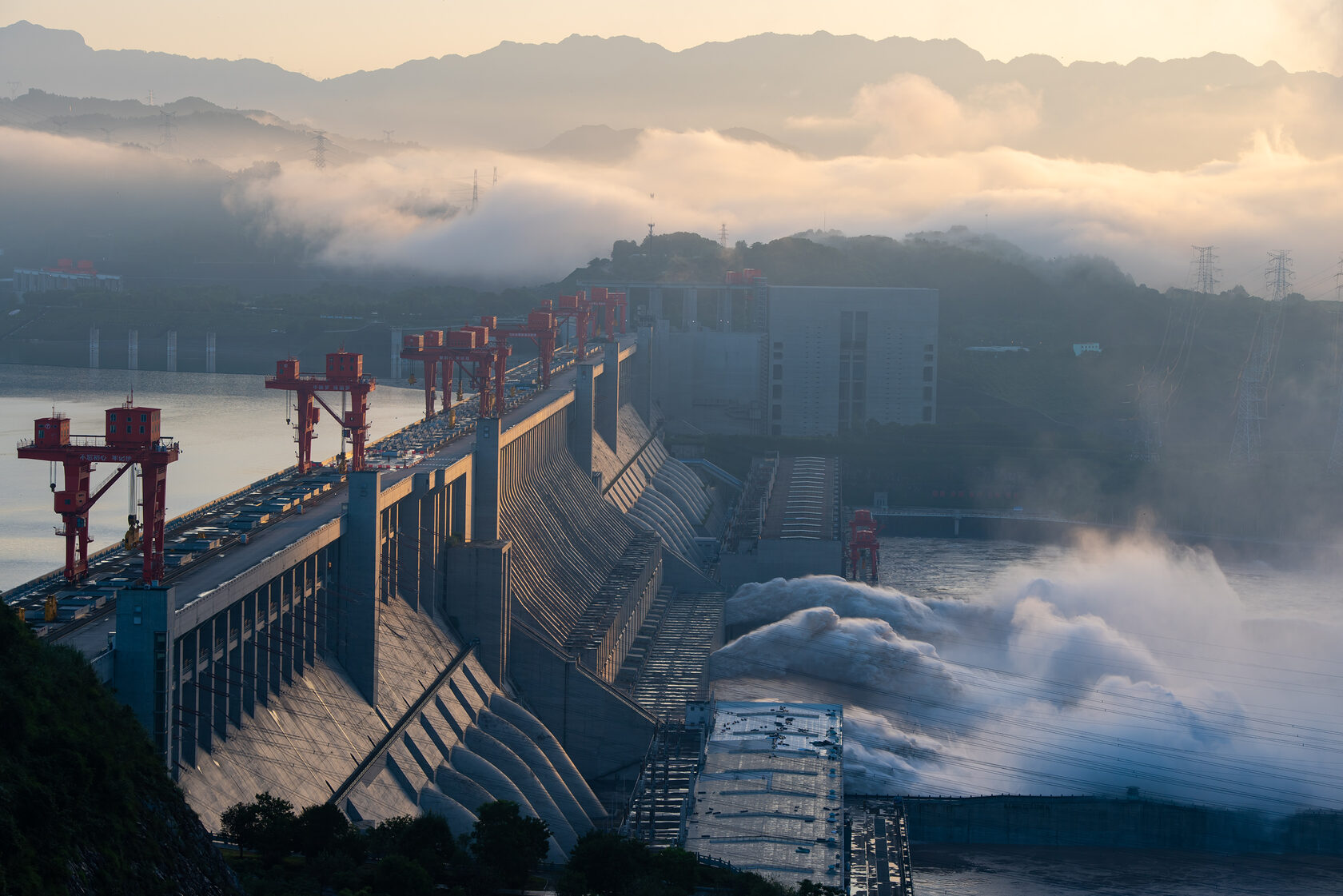 Китайская дамба. Санься три ущелья. ГЭС на реке Янцзы. Три ущелья ГЭС Янцзы. Гидроэлектростанция «Санься».