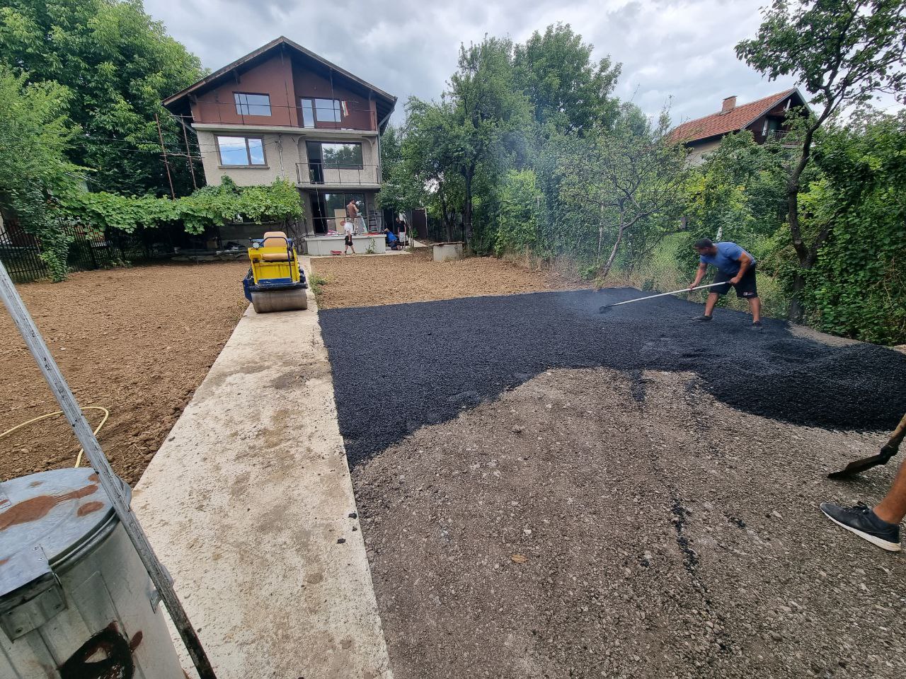 Съставките за създаване на асфалтова смес за асфалтиране на малки и ...