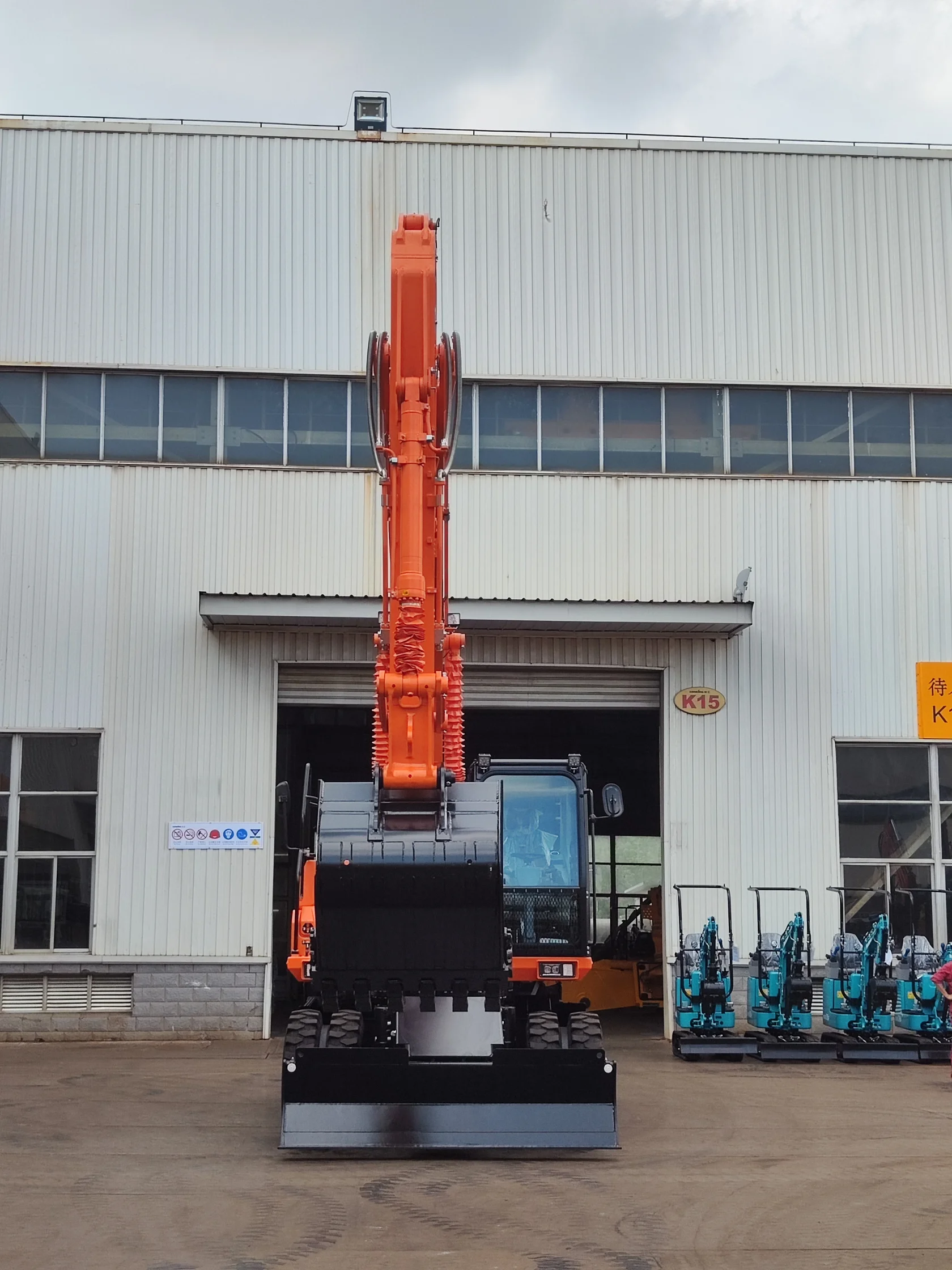 Колесный экскаватор LONKING CDM 6210W